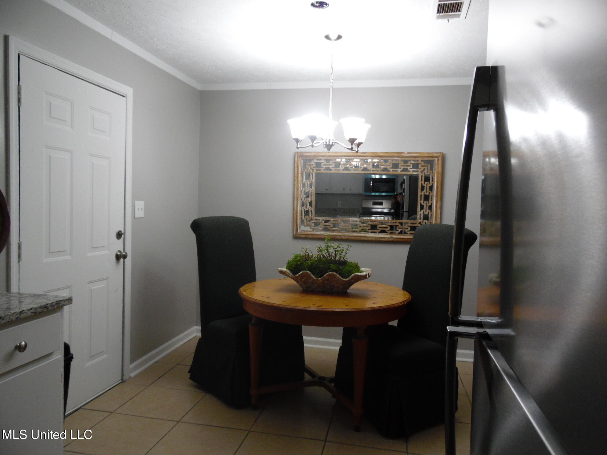 2313 Hickory Drive Jackson, MS 39204 - Photo 5 of 13 SAM_0008