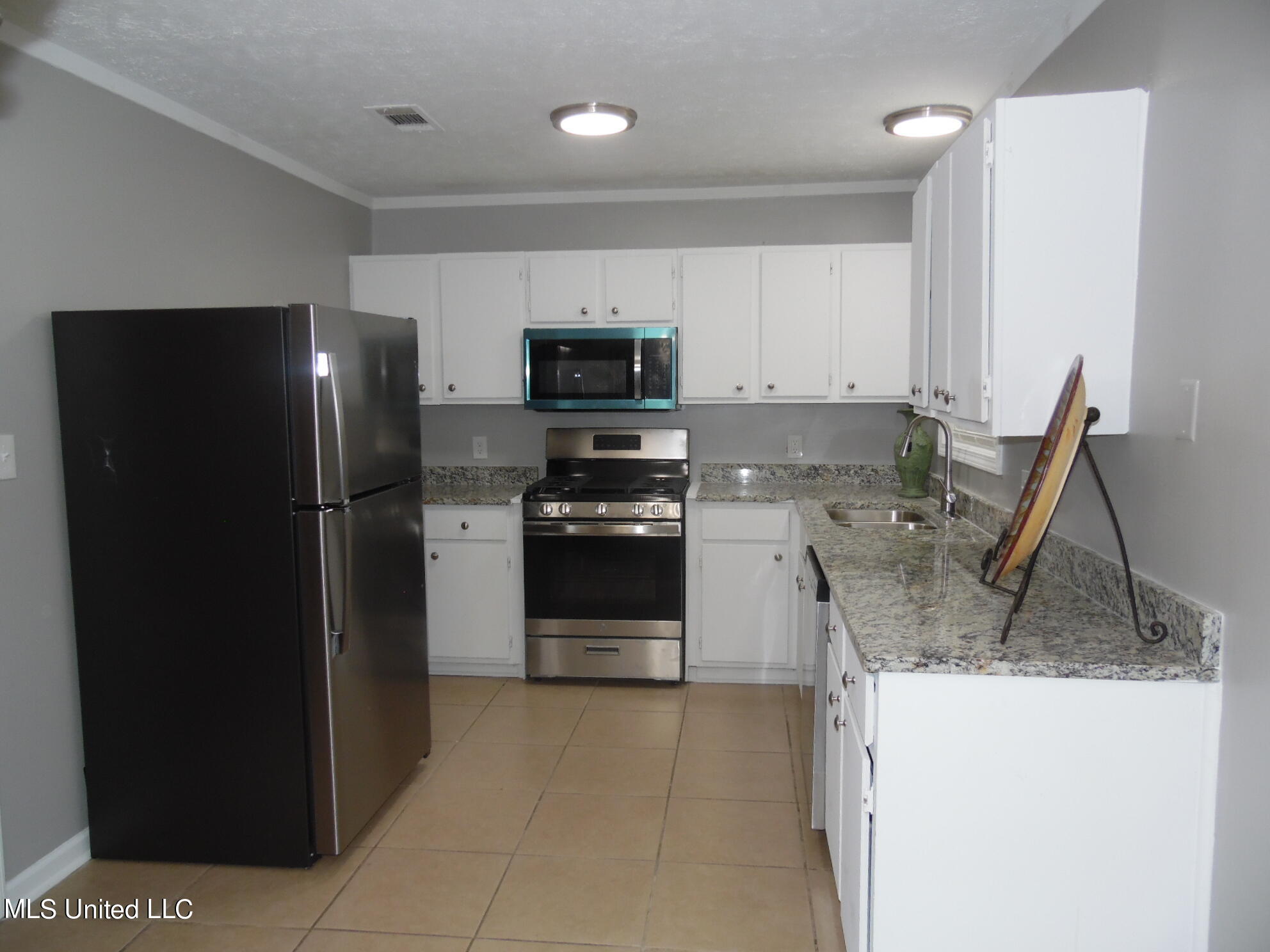 2313 Hickory Drive Jackson, MS 39204 - Photo 6 of 13 SAM_0012