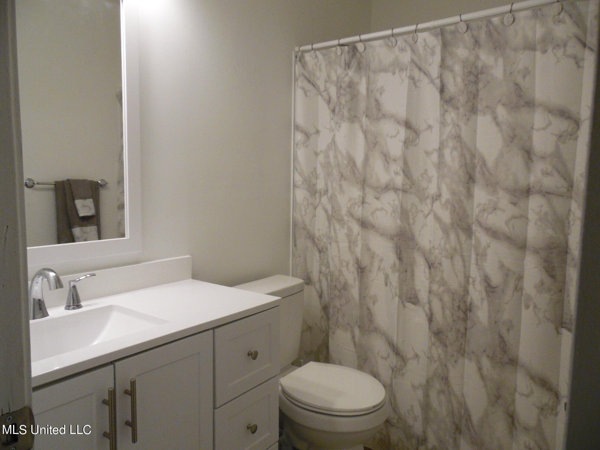 2313 Hickory Drive Jackson, MS 39204 - Photo 8 of 13 SAM_0004