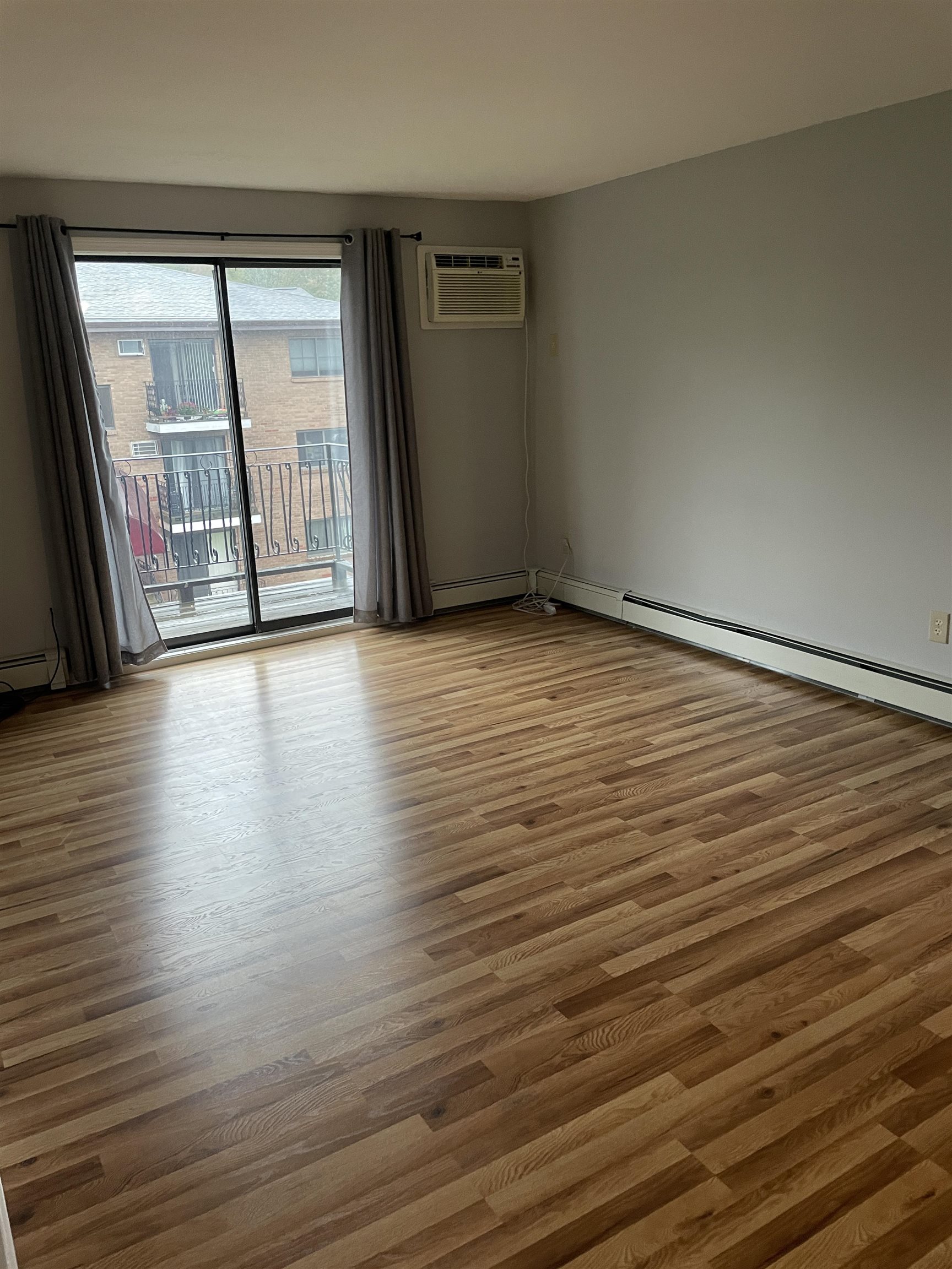 128 Mammoth Road, Unit 129 Hooksett, NH 03106 - Photo 2 of 8