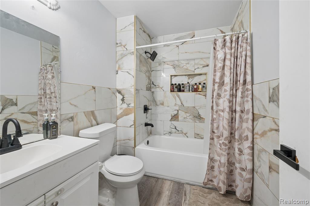 37031 Colgate Court Sterling Heights, MI 48310 - Photo 16 of 26