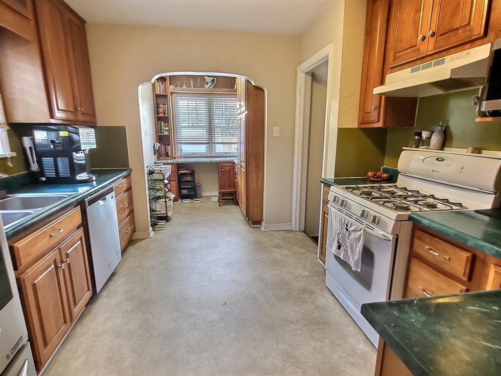 1640 Maple Street Columbus, IN 47201 - Photo 10 of 31 Gallery Image 10