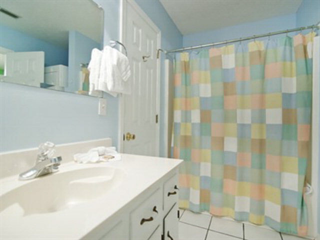 545 Plantation Road, Unit 4A/B Gulf Shores, AL 36542 - Photo 4 of 12 Guest Bath