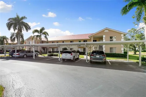 $2,400 | 520 Augusta Boulevard, Unit B204, Naples, FL 34113