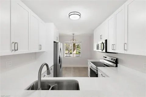 $2,400 | 520 Augusta Boulevard, Unit B204, Naples, FL 34113