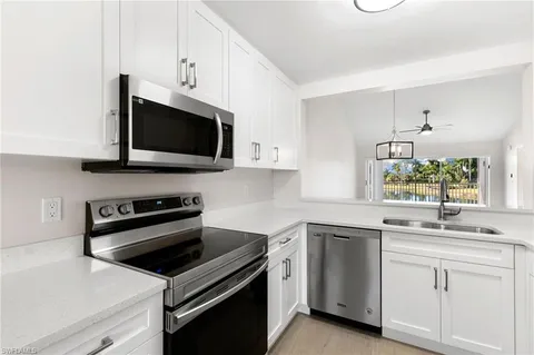 $2,400 | 520 Augusta Boulevard, Unit B204, Naples, FL 34113