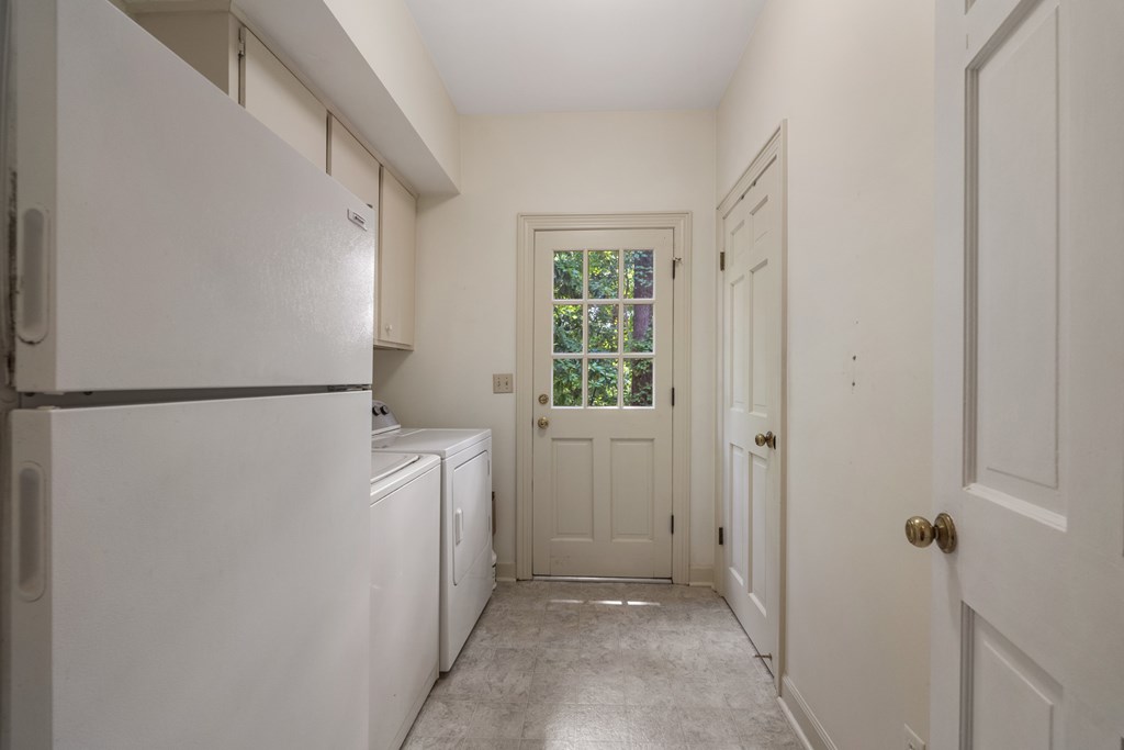 7146 Leighton Road Columbus, GA 31904 - Photo 15 of 33 Large Laundry Room