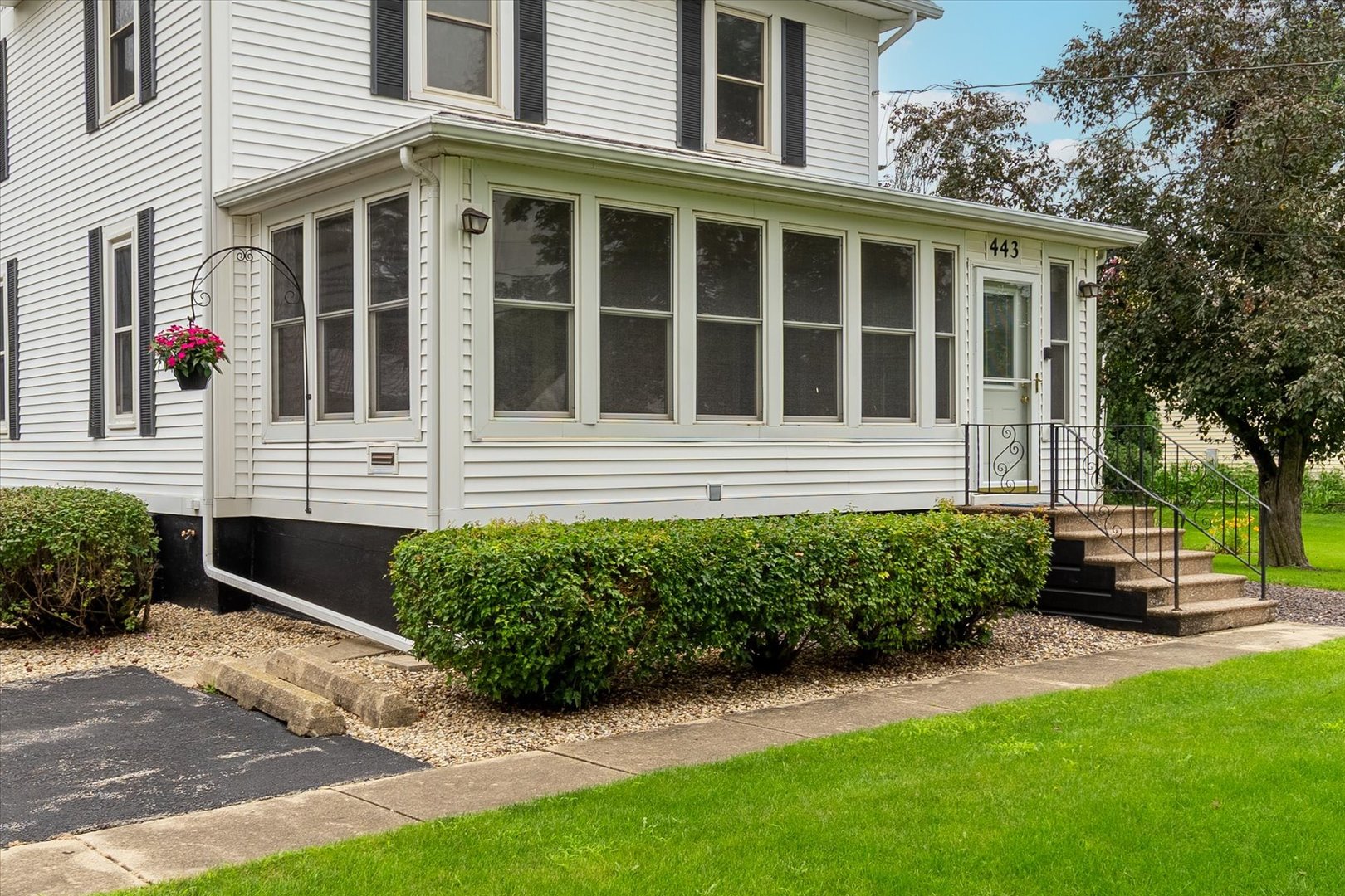 443 East Peru Street Princeton, IL 61356 - Photo 40 of 44 a front view of a house with a garden