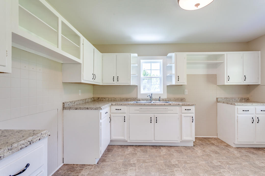 149 Pleasant View Loop Clinton, TN 37716 - Photo 19 of 40 023180629-2-149PleasantViewLoopClintonTN