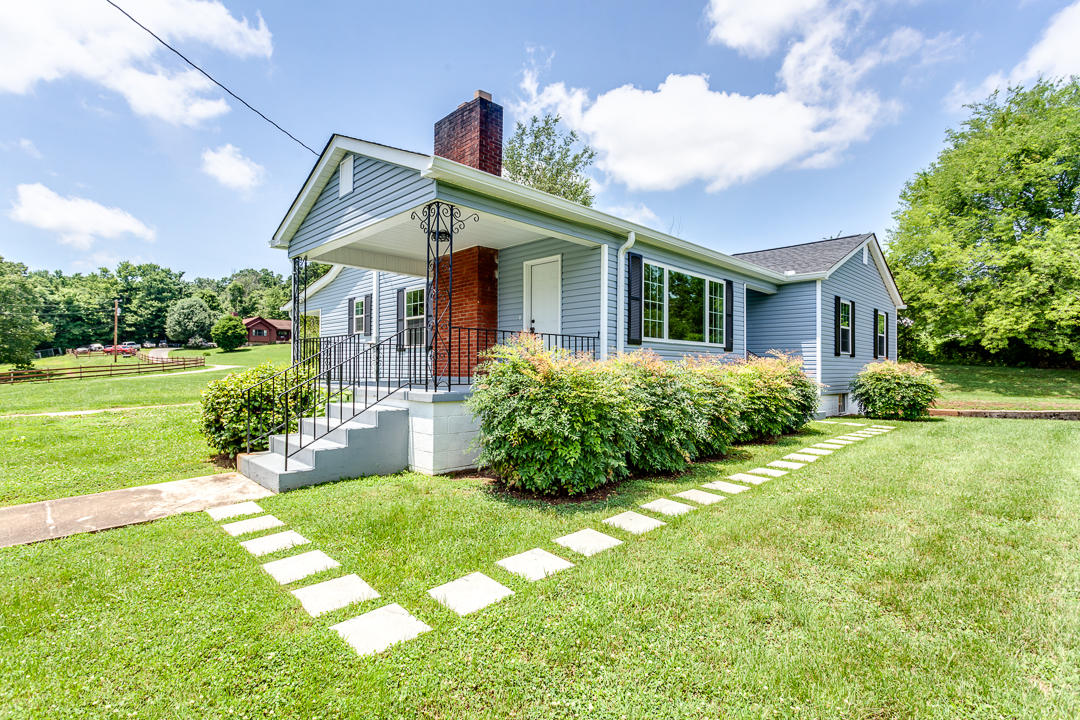 149 Pleasant View Loop Clinton, TN 37716 - Photo 3 of 40 005180629-2-149PleasantViewLoopClintonTN
