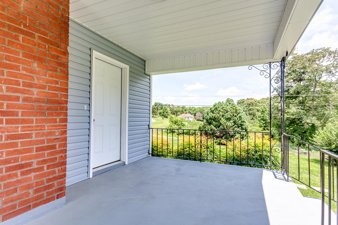 149 Pleasant View Loop Clinton, TN 37716 - Photo 5 of 40 009180629-2-149PleasantViewLoopClintonTN