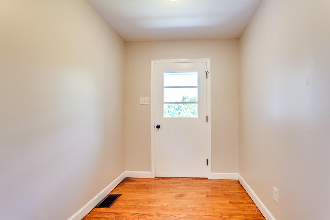 149 Pleasant View Loop Clinton, TN 37716 - Photo 6 of 40 010180629-2-149PleasantViewLoopClintonTN