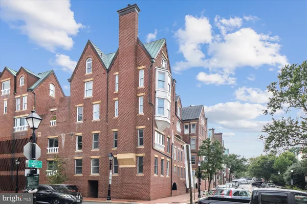 $6,000 | 116 North Union Street, Alexandria, VA 22314