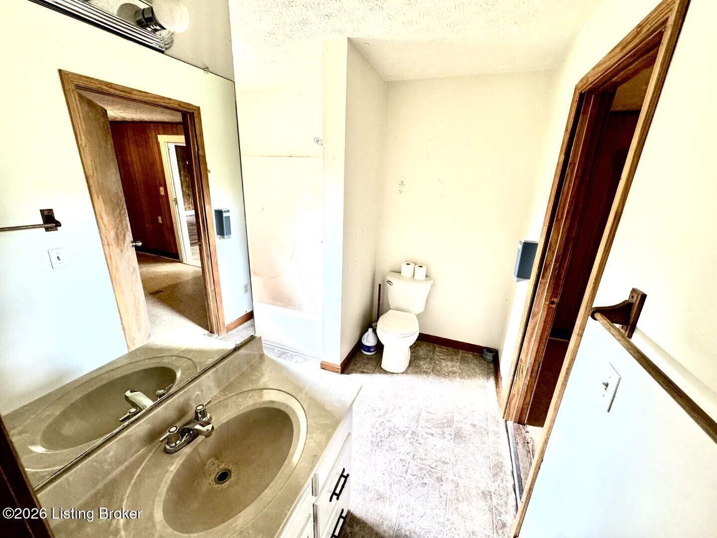 4223 Chaplin Road Willisburg, KY 40078 - Photo 13 of 48 013_Bathroom