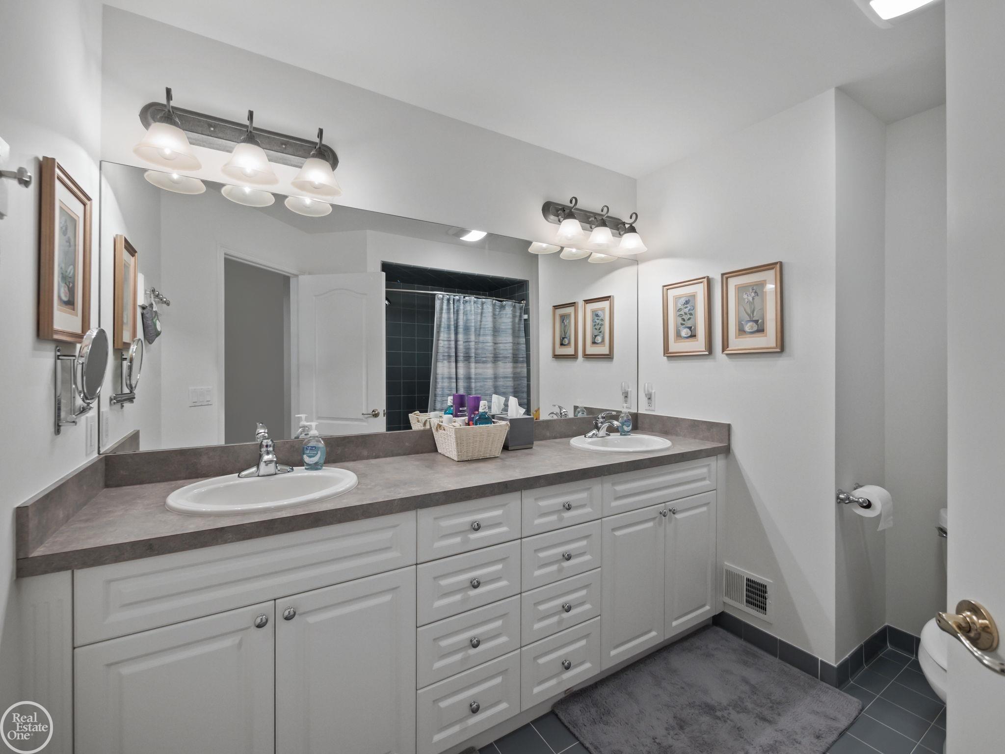 2599 Summerlin Court, Unit #29 Rochester, MI 48306 - Photo 39 of 51 Gallery Image 39