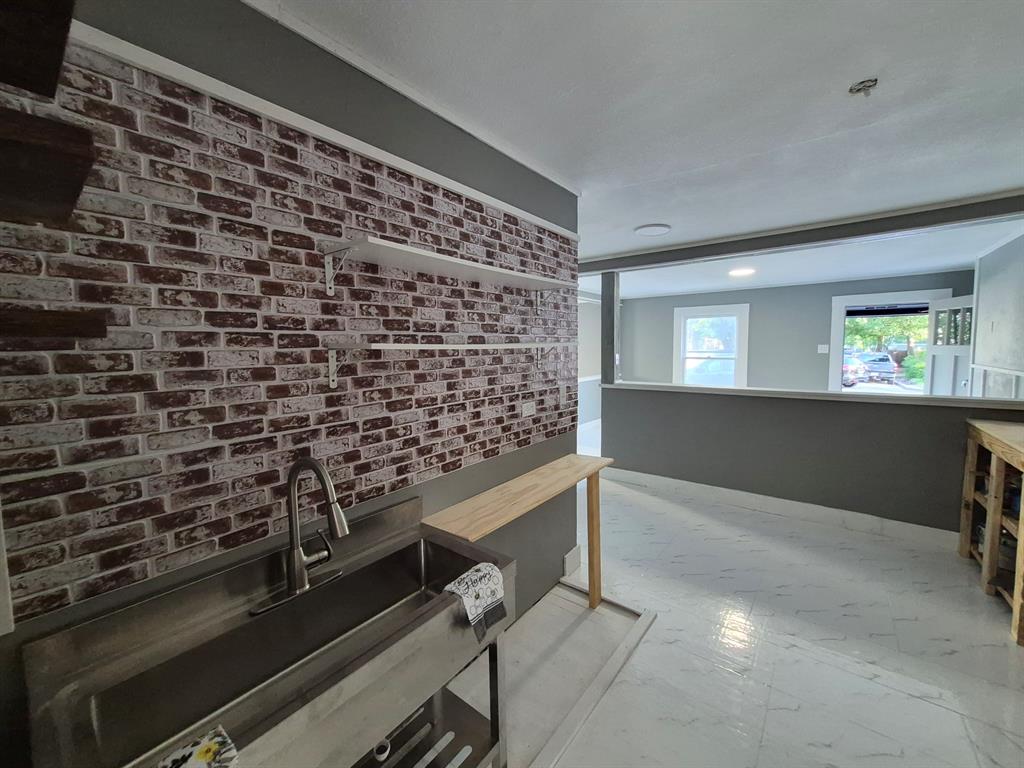 3720 Live Oak Avenue Waco, TX 76708 - Photo 11 of 27