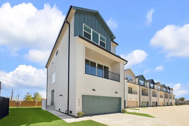 $399,900 | 5632 Camino Encantado Drive, Houston, TX 77091