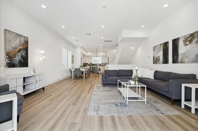 $399,900 | 5632 Camino Encantado Drive, Houston, TX 77091