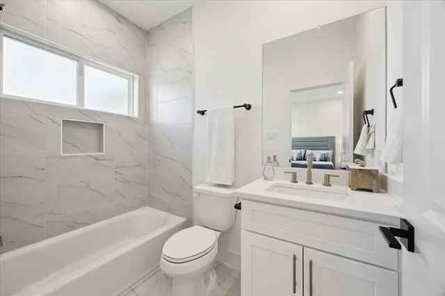 $399,900 | 5632 Camino Encantado Drive, Houston, TX 77091