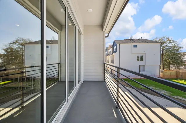 $399,900 | 5632 Camino Encantado Drive, Houston, TX 77091