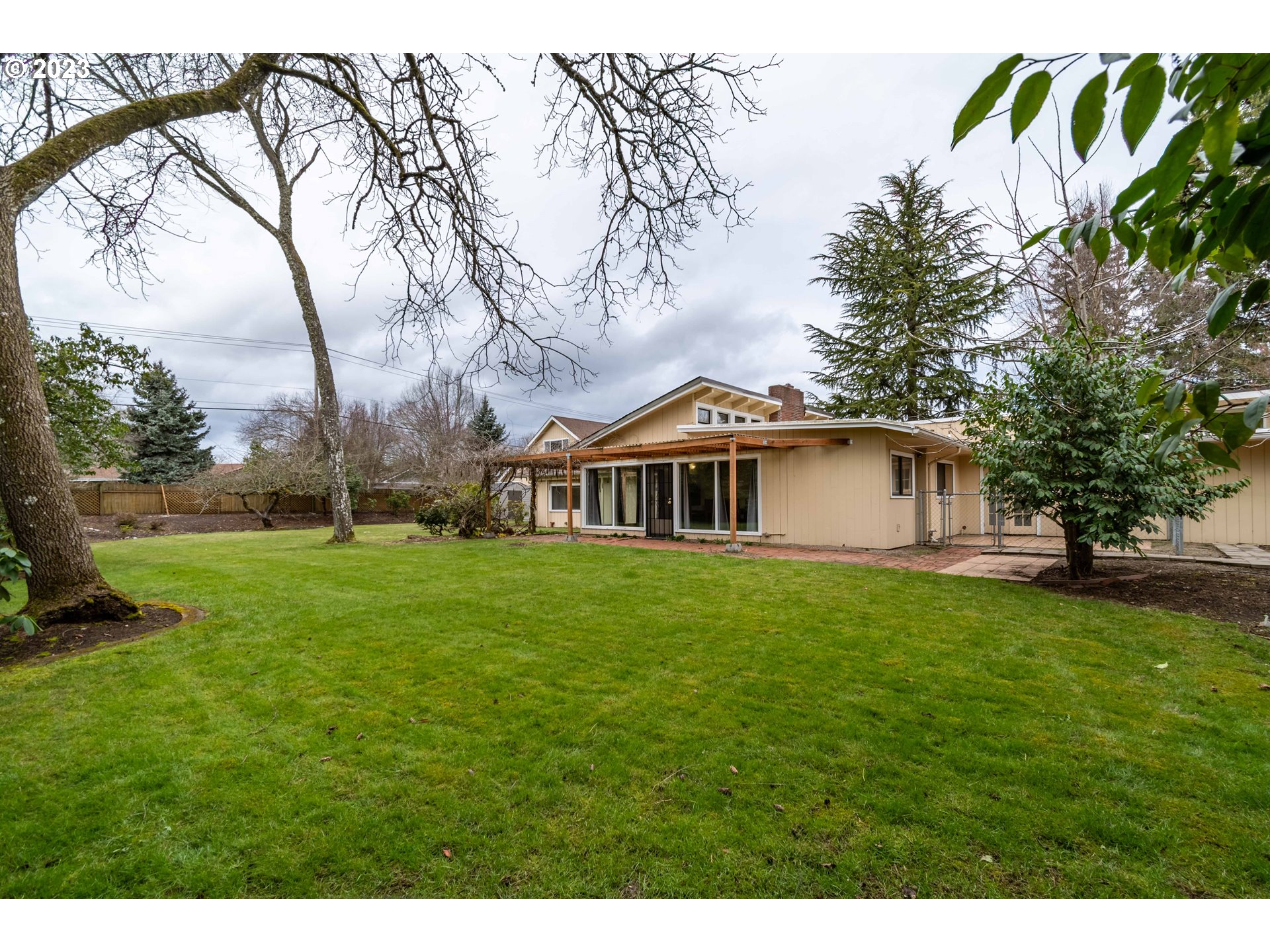 2210 Sandy Drive Eugene, OR 97401 - Photo 27 of 32 a front view of a house with garden