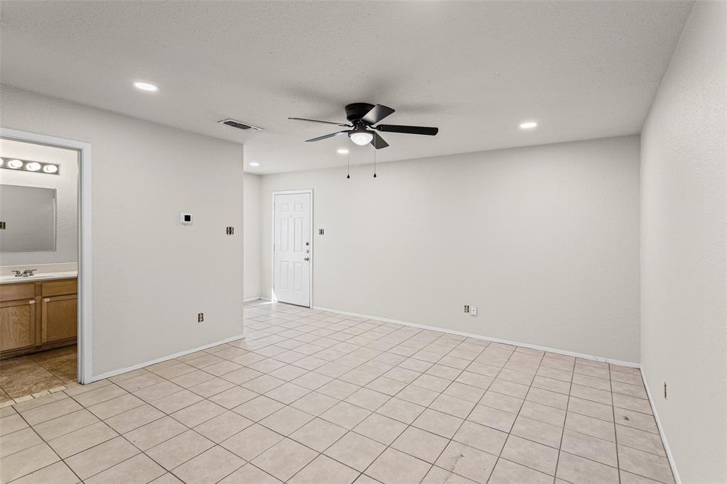 2720 James Road Granbury, TX 76049 - Photo 2 of 26