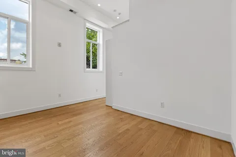 $325,000 | 1211 G Street Southeast, Unit 5, Washington, DC 20003