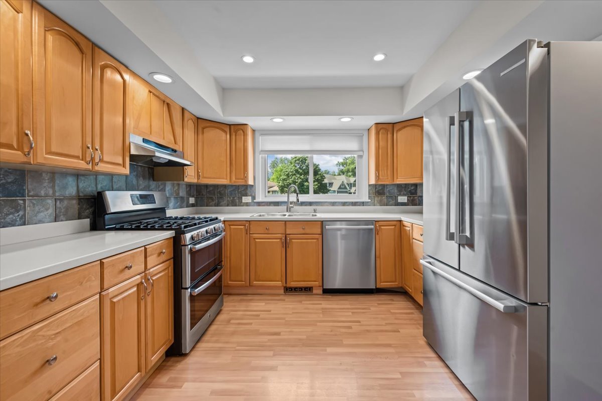 333 Warwick Road Deerfield, IL 60015 - Photo 4 of 22