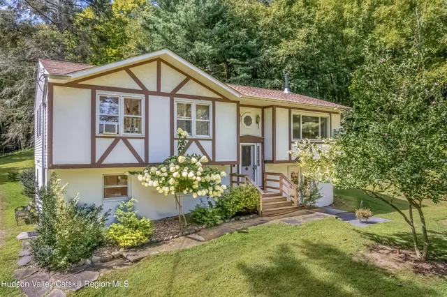 $687,000 | 145 Lamoree Road, Rhinebeck, NY 12572