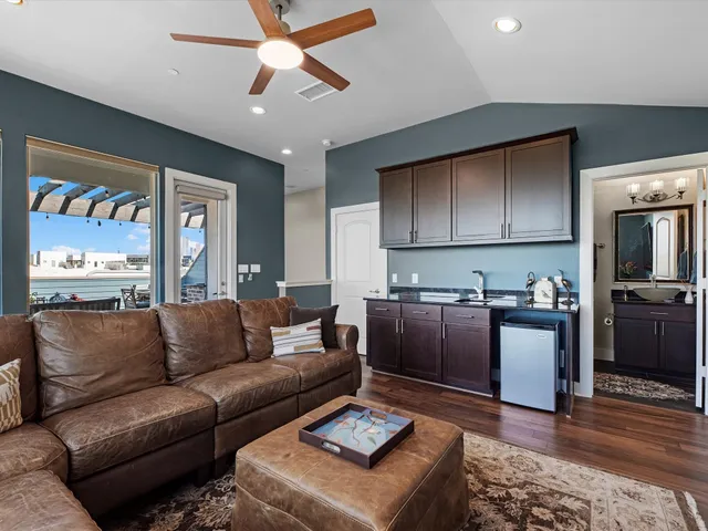 $750,000 | 1437 Wagner Street, Houston, TX 77007