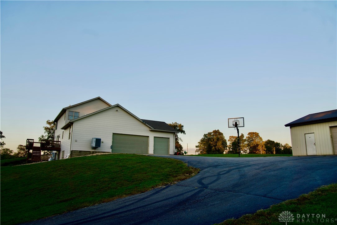 6421 Moorefield Road Springfield, OH 45502 - Photo 5 of 62