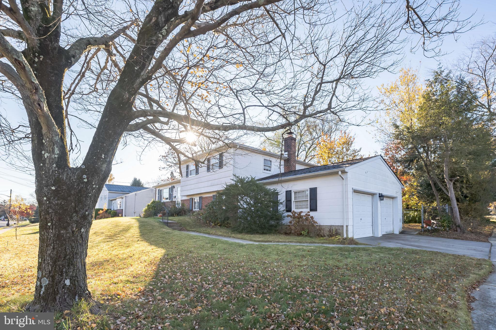 910 Woodlane Road Mount Holly, NJ 08060 - Photo 3 of 27 a house view with a garden space