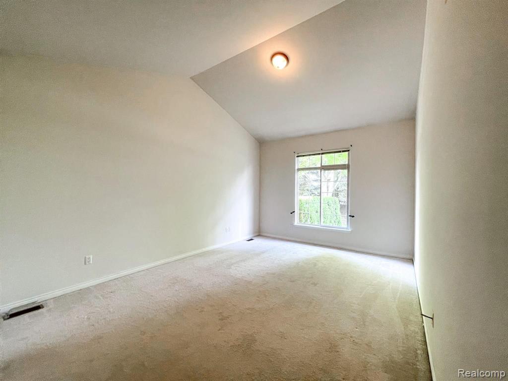 2646 Ridgecrest Drive Utica, MI 48316 - Photo 17 of 25
