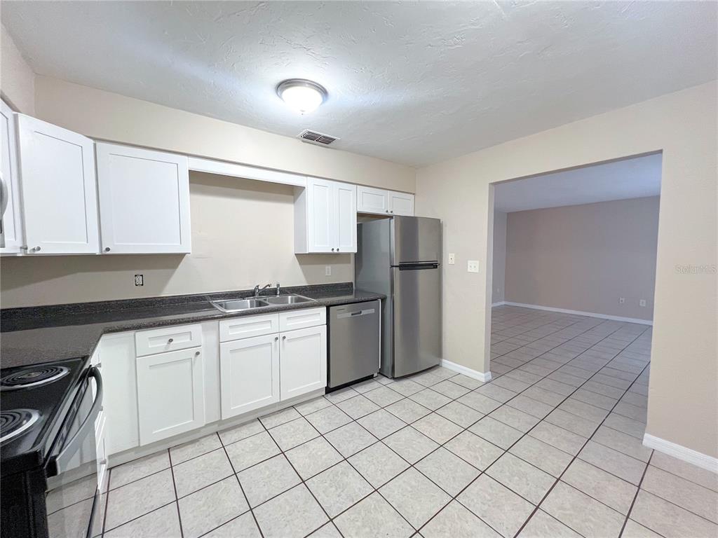 703 Southwest 69th Terrace, Unit B Gainesville, FL 32607 - Photo 3 of 7