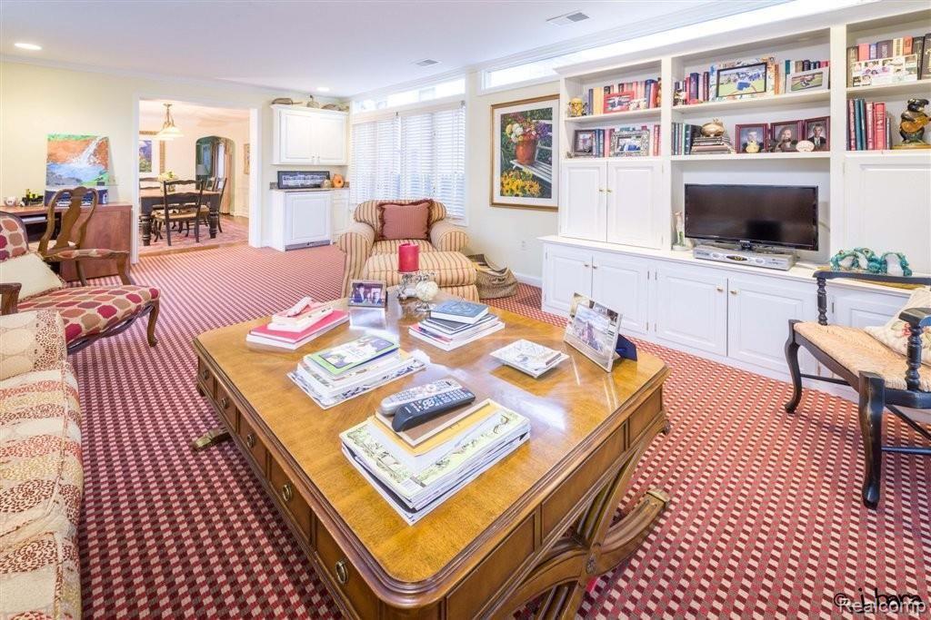 318 Merriweather Road Grosse Pointe, MI 48236 - Photo 10 of 21 Family Room