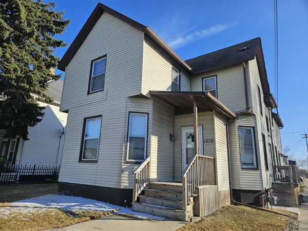 $184,900 | 1615 West 6th Street, Racine, WI 53404
