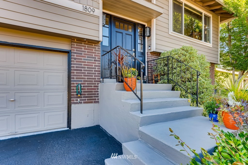 1809 Whitman Avenue Northeast Renton, WA 98059 - Photo 2 of 31 Gallery Image 2