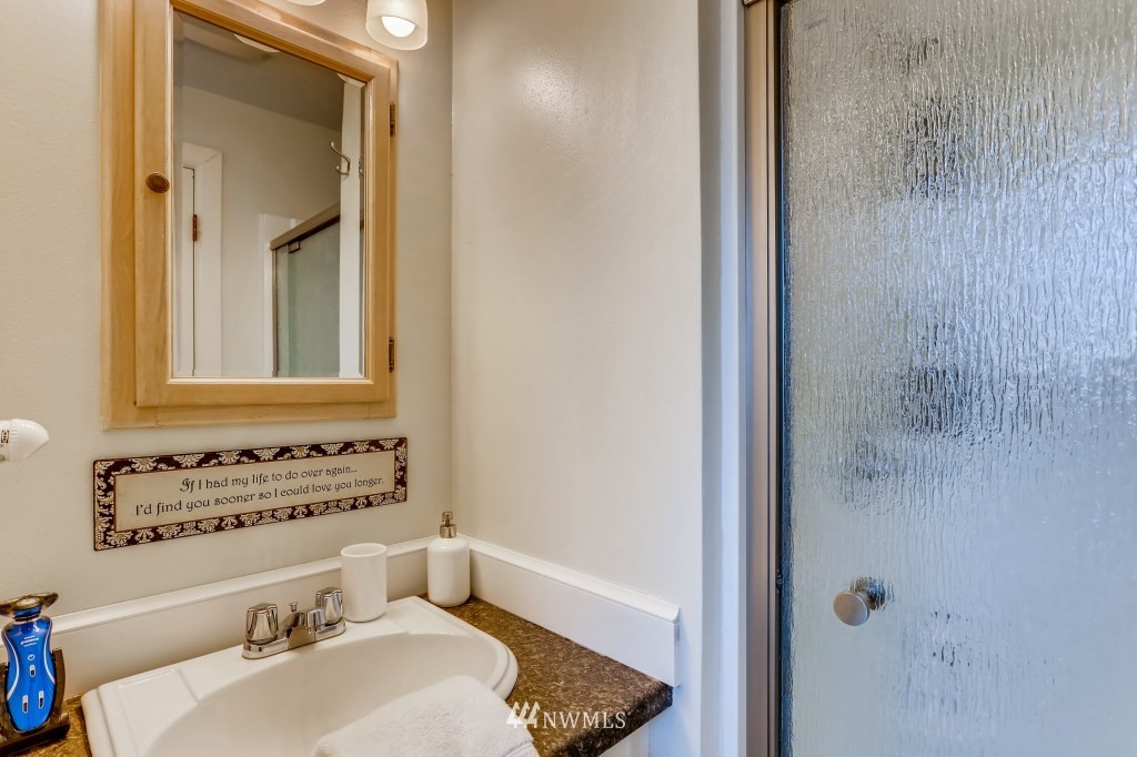 1809 Whitman Avenue Northeast Renton, WA 98059 - Photo 14 of 31 Gallery Image 14