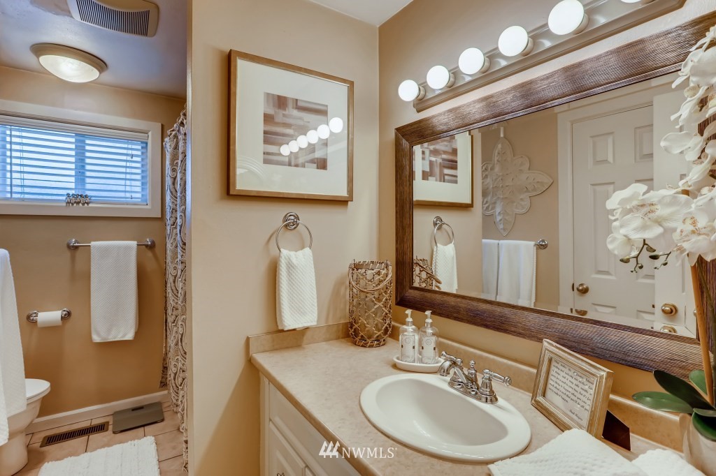1809 Whitman Avenue Northeast Renton, WA 98059 - Photo 17 of 31 Gallery Image 17