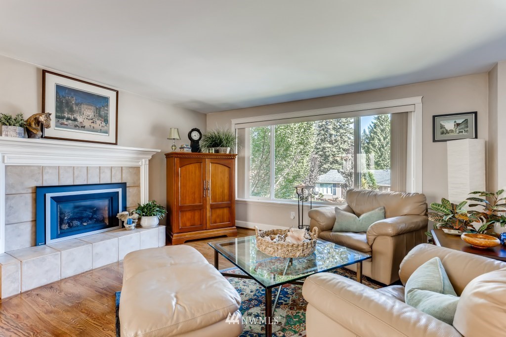 1809 Whitman Avenue Northeast Renton, WA 98059 - Photo 3 of 31 Gallery Image 3