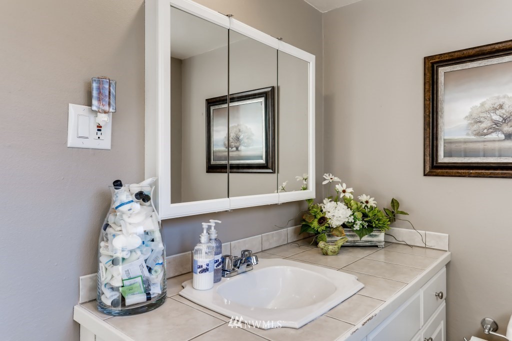 1809 Whitman Avenue Northeast Renton, WA 98059 - Photo 23 of 31 Gallery Image 23