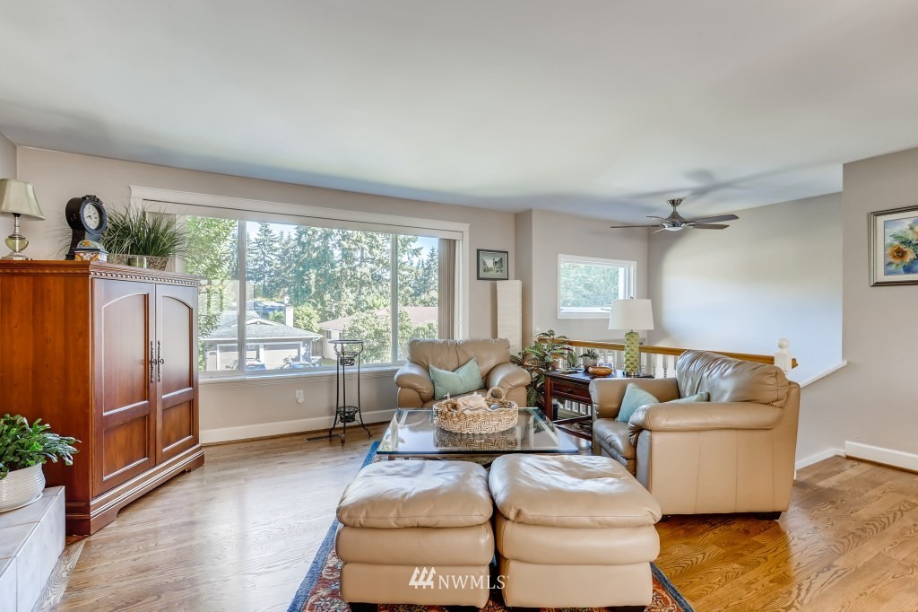 1809 Whitman Avenue Northeast Renton, WA 98059 - Photo 4 of 31 Gallery Image 4