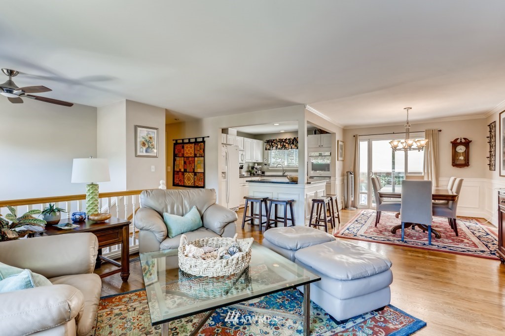1809 Whitman Avenue Northeast Renton, WA 98059 - Photo 5 of 31 Gallery Image 5