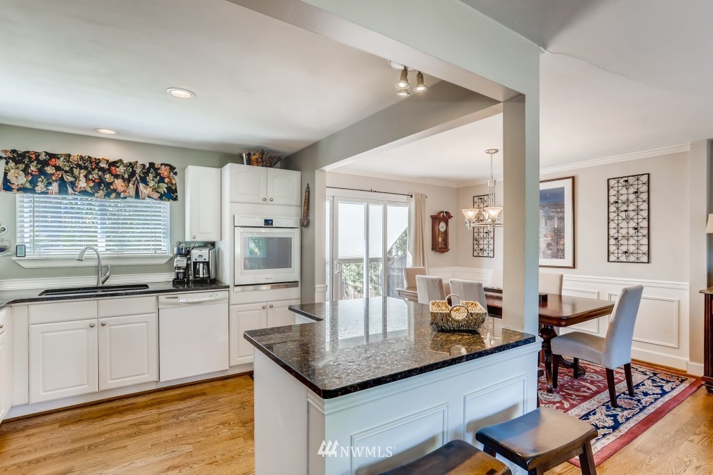1809 Whitman Avenue Northeast Renton, WA 98059 - Photo 7 of 31 Gallery Image 7