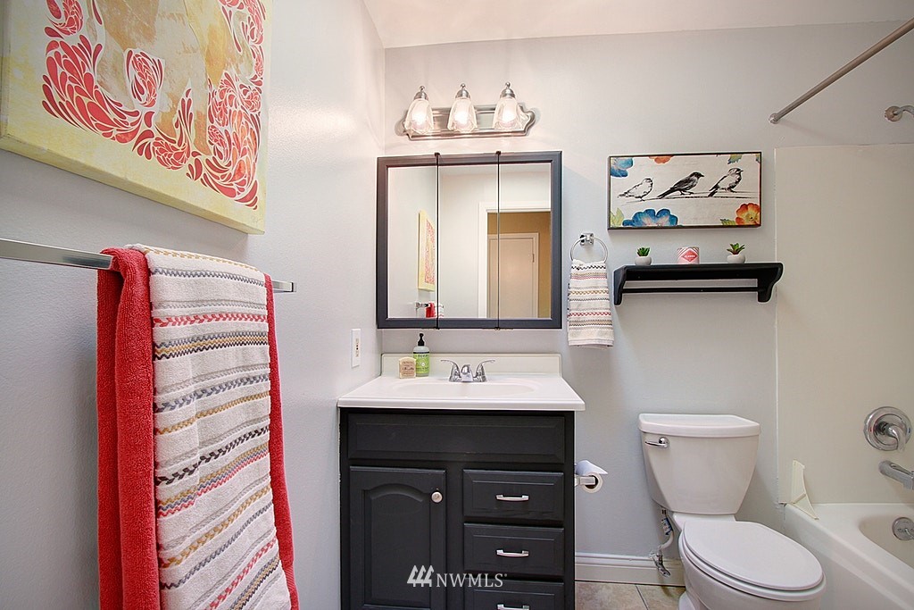 2012 Dayton Court Southeast Renton, WA 98055 - Photo 14 of 22