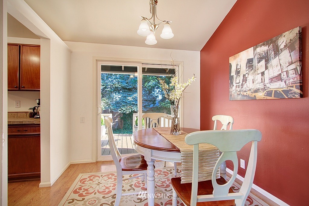 2012 Dayton Court Southeast Renton, WA 98055 - Photo 8 of 22