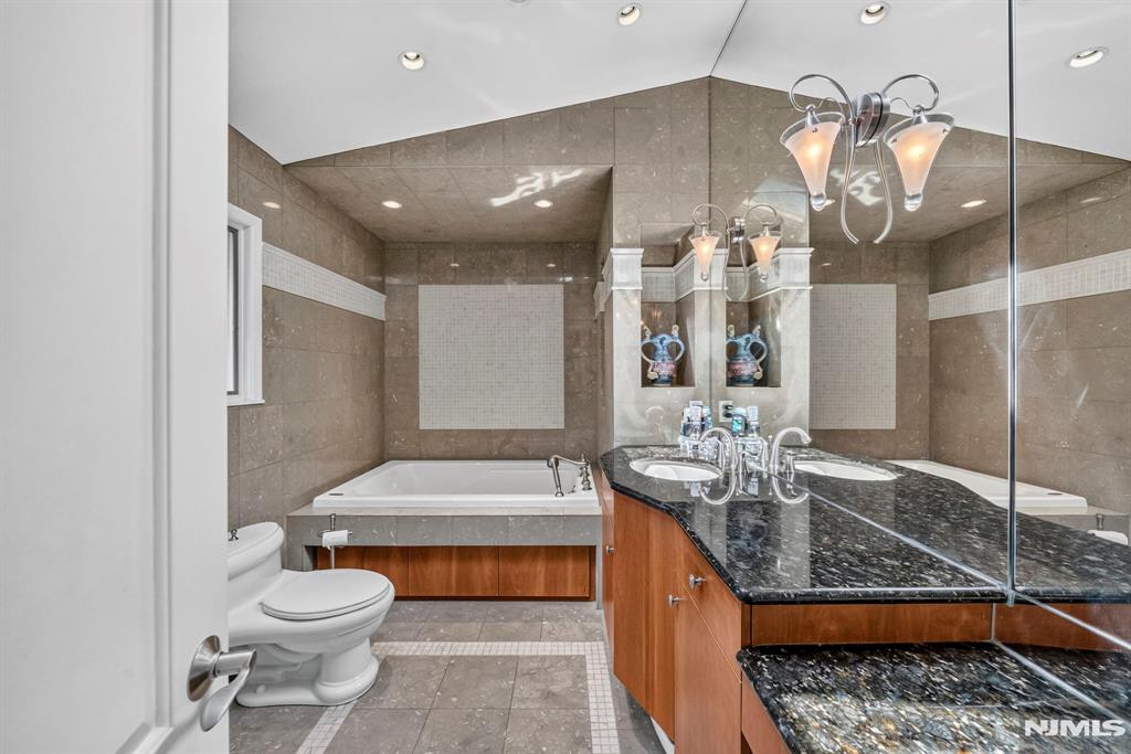 1230 Duncan Road Fort Lee, NJ 07024 - Photo 22 of 50
