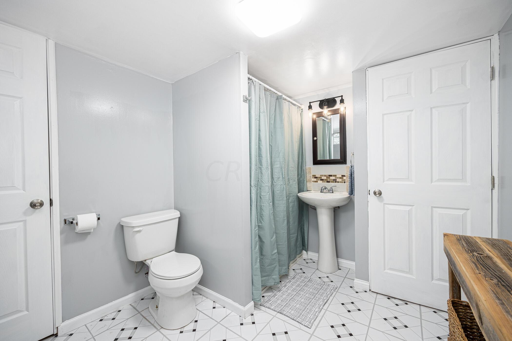 134 North Kellner Road Columbus, OH 43209 - Photo 21 of 27 LL Bath
