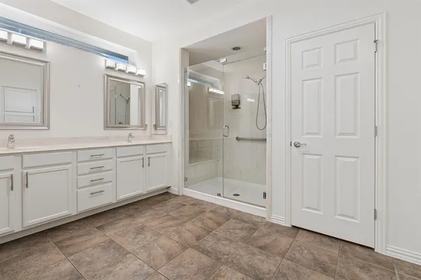 $575,000 | 9505 Rivercrest Drive, Denton, TX 76207