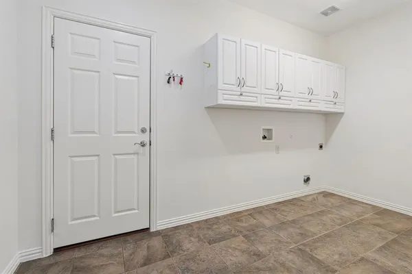 $575,000 | 9505 Rivercrest Drive, Denton, TX 76207